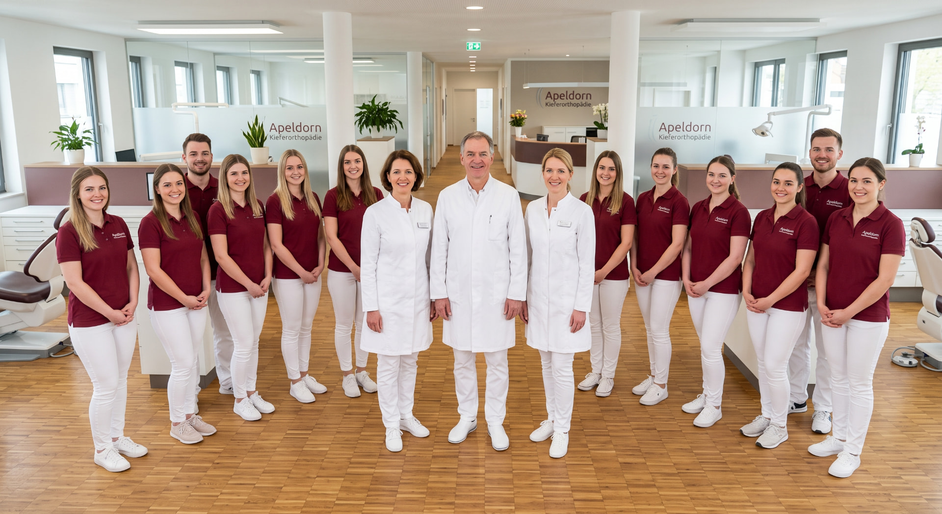 Team der Apeldorn Kieferorthopädie in der Praxis